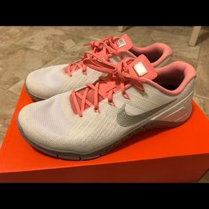 🚫SOLD🚫 Nike Metcon 3 - White/Melon/Silver